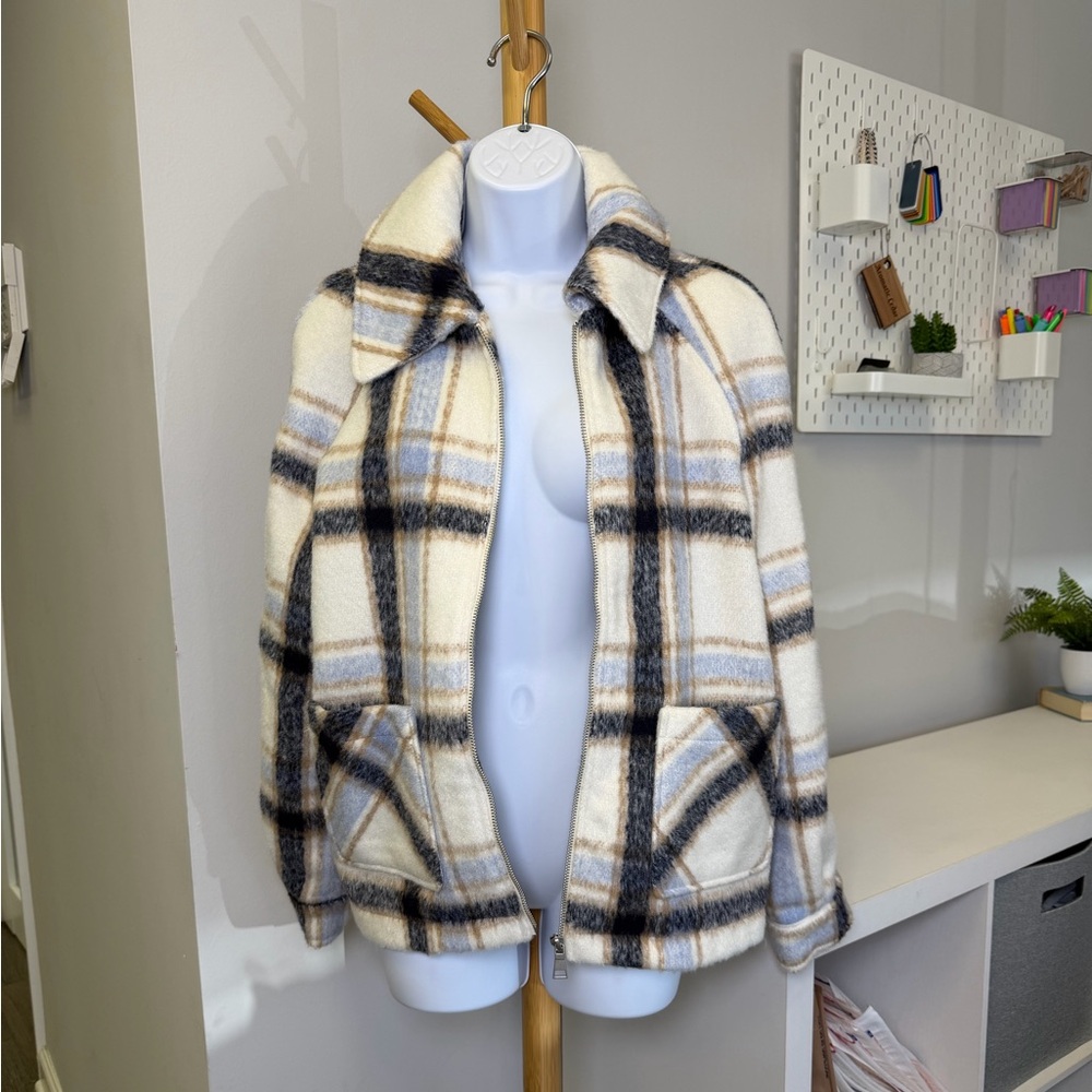 Bagatelle Collection Cozy Cream and Blue Plaid Zip-Up Jacket Sz M - Picture 2 of 6